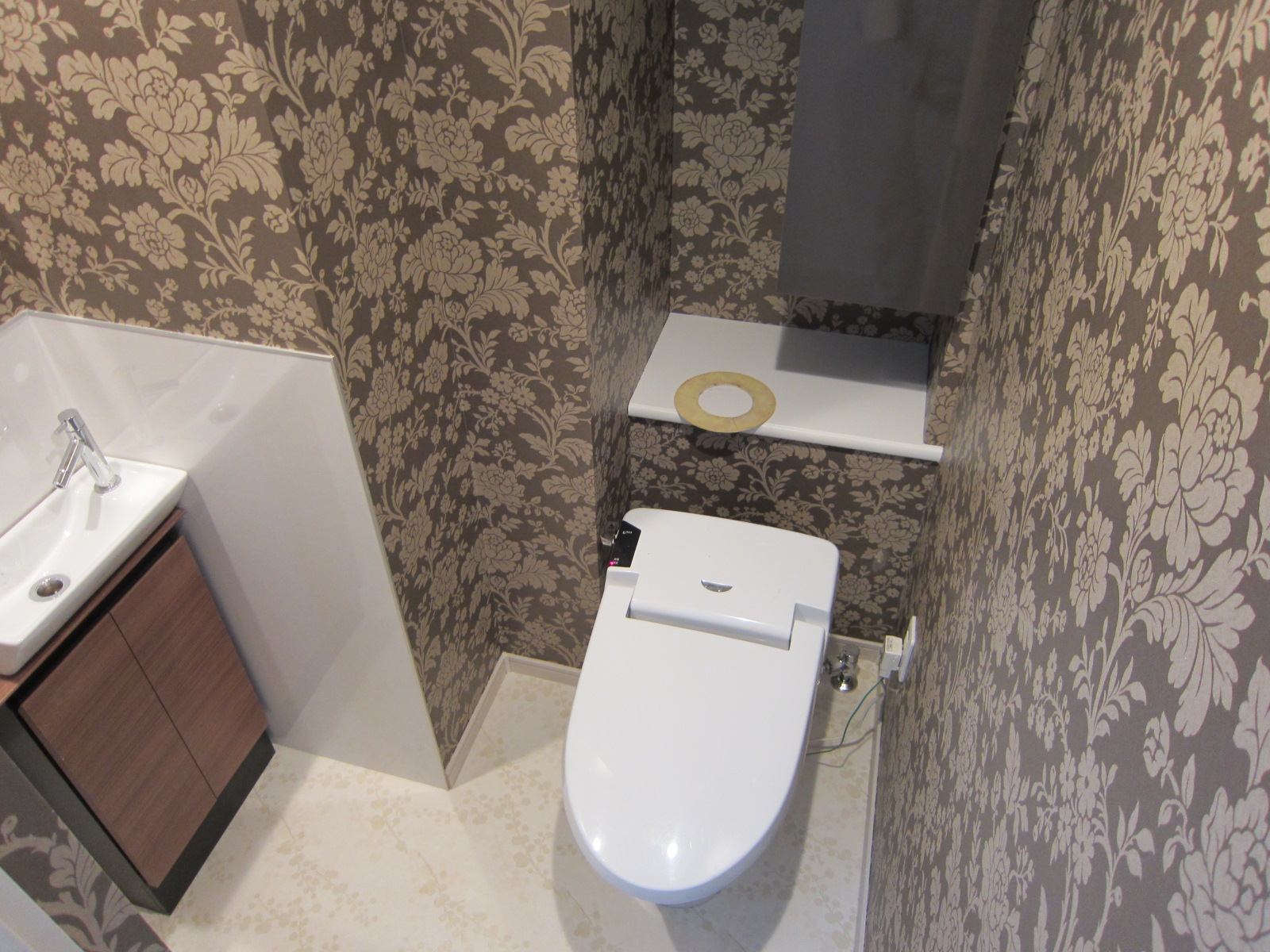 トイレのアクセントクロス集 東京都昭島市 内装 リフォームのアイル